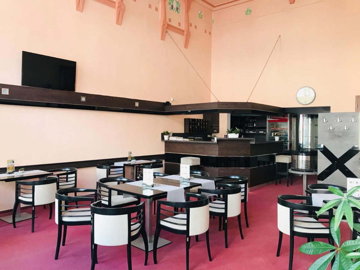 Hotel Bila Ruze Strakonice Esterno foto