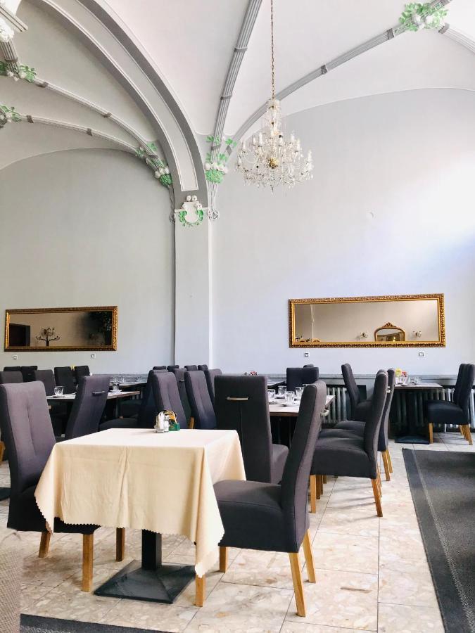 Hotel Bila Ruze Strakonice Esterno foto