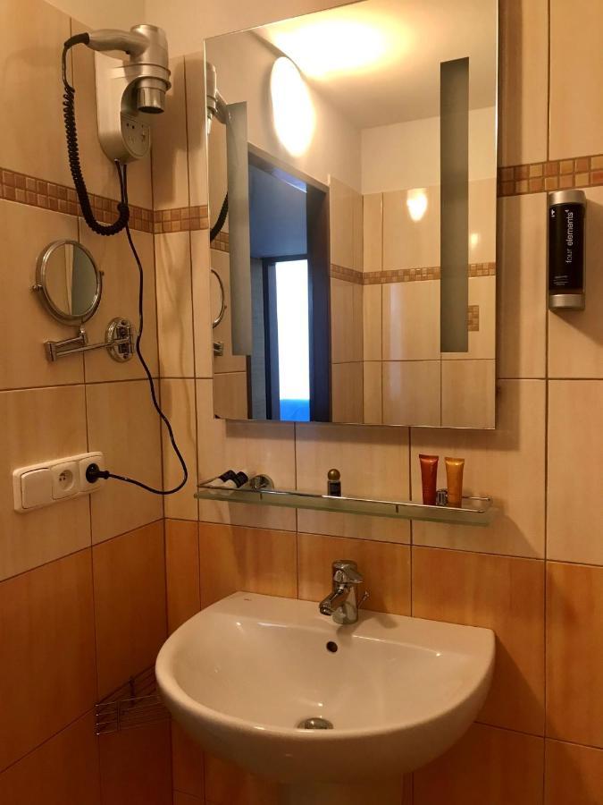 Hotel Bila Ruze Strakonice Esterno foto