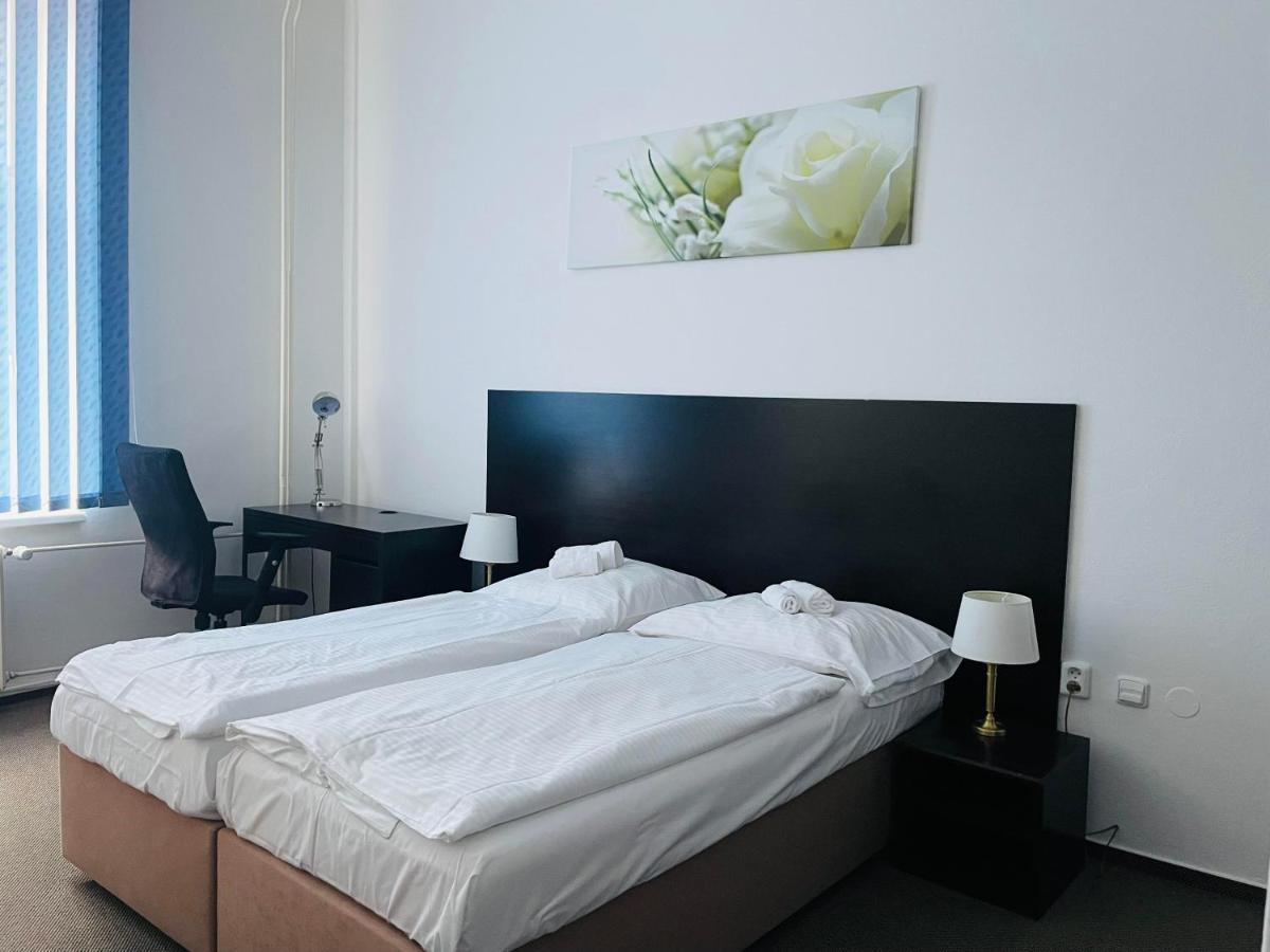 Hotel Bila Ruze Strakonice Esterno foto