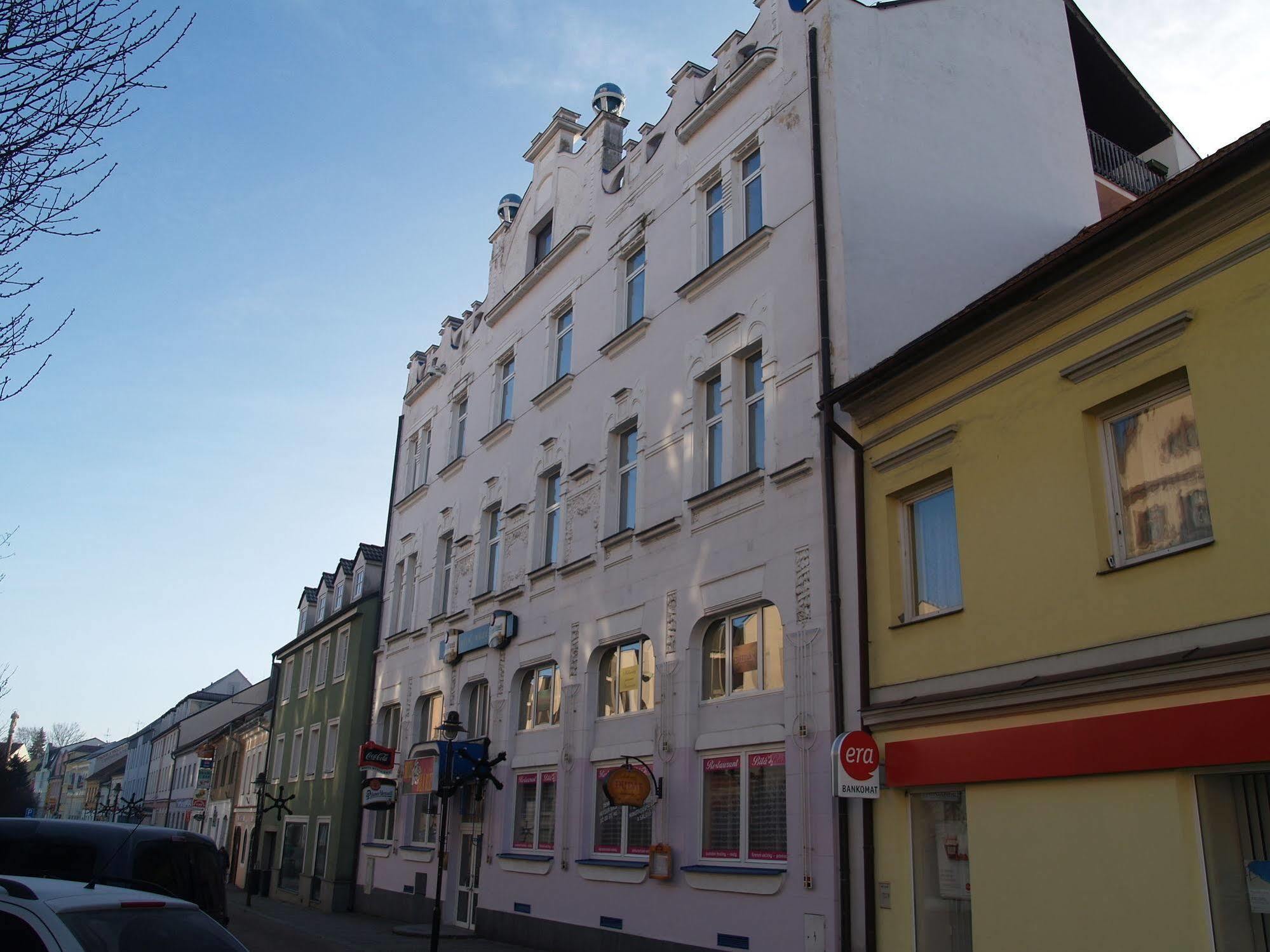 Hotel Bila Ruze Strakonice Esterno foto